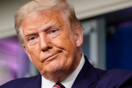 Trump mantém poderes até 20 de Janeiro, e acaba de despedir o Secretário de Defesa