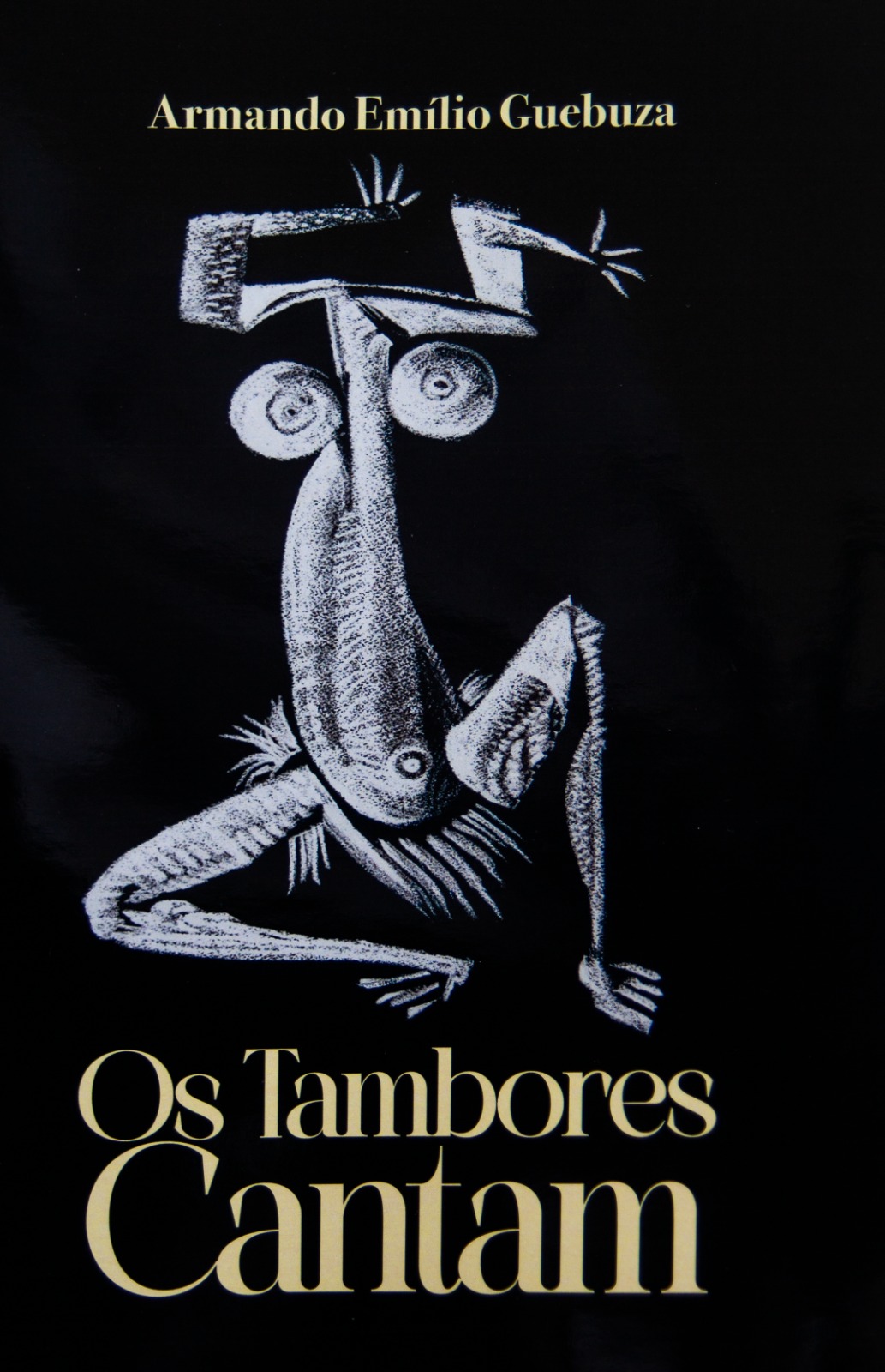 Fundação Armando Emílio Guebuza reedita "Os Tambores Cantam"