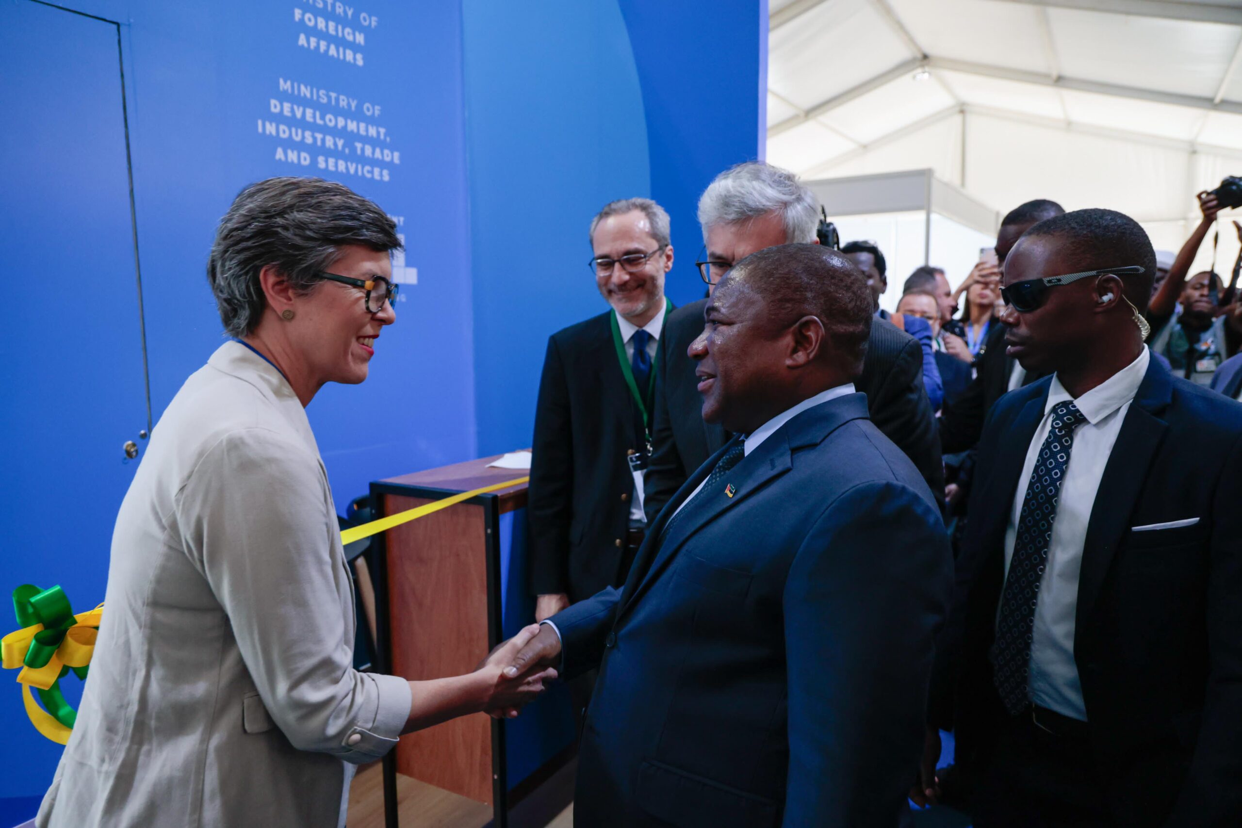 Ana Paula Repezza participa da Feira Internacional de Maputo