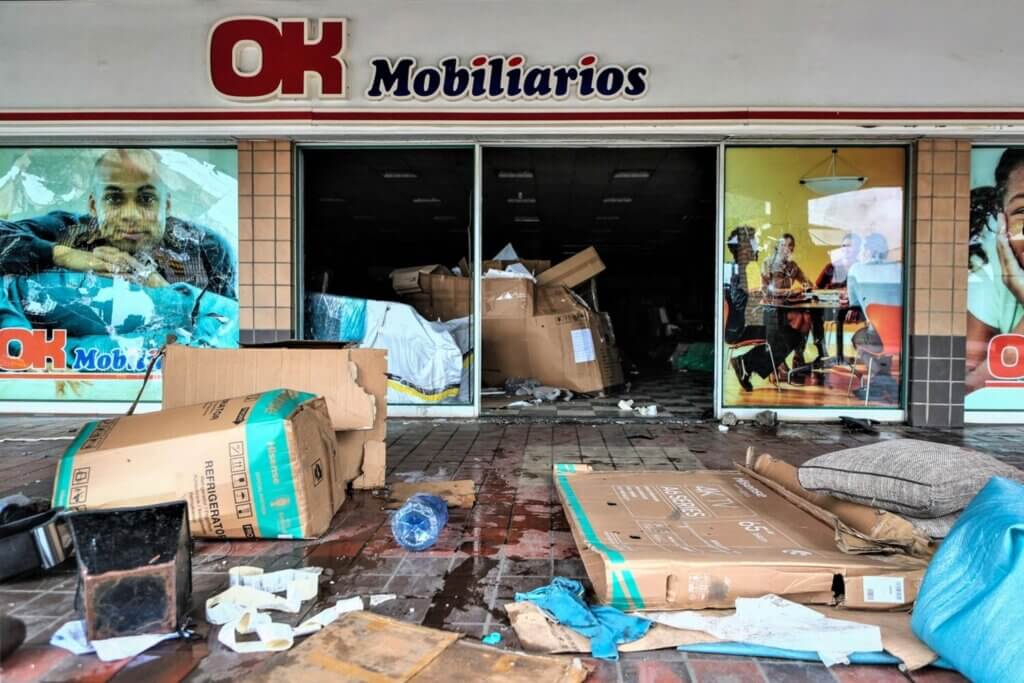 Empresas encerram temporariamente devido a vandalizacoes em Mocambique 1024x683 1