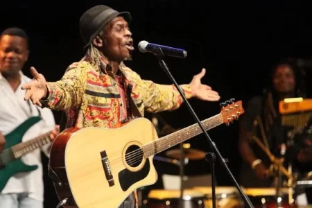 Lançado Songbook de Chico António