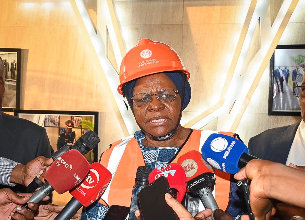 Registo fotográfico da visita da Presidente da Namíbia à Central Termoeléctrica de Maputo (CTM)