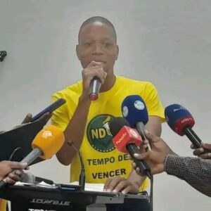 Porta-voz da Nova Democracia, Armando Mahumane.